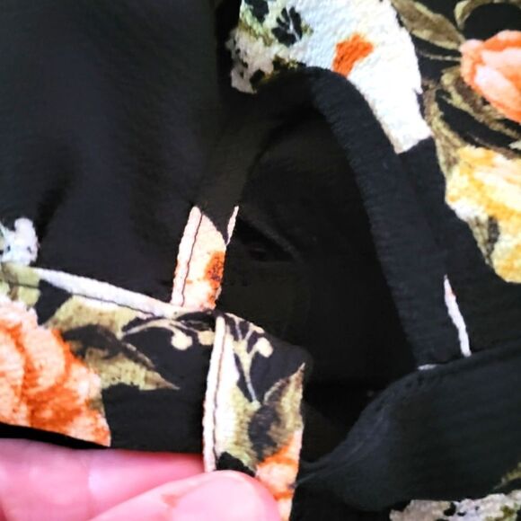 EC JUSTIFY OFF THE SHOULDER FLORAL CREPE BLOUSE SZ.1X - Picture 2 of 4